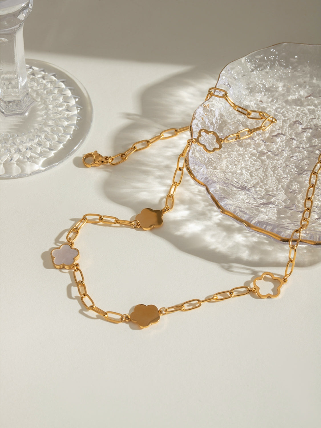 White Mother-Of-Pearl Flower Necklace