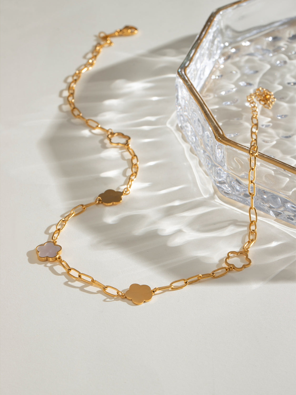 White Mother-Of-Pearl Flower Necklace